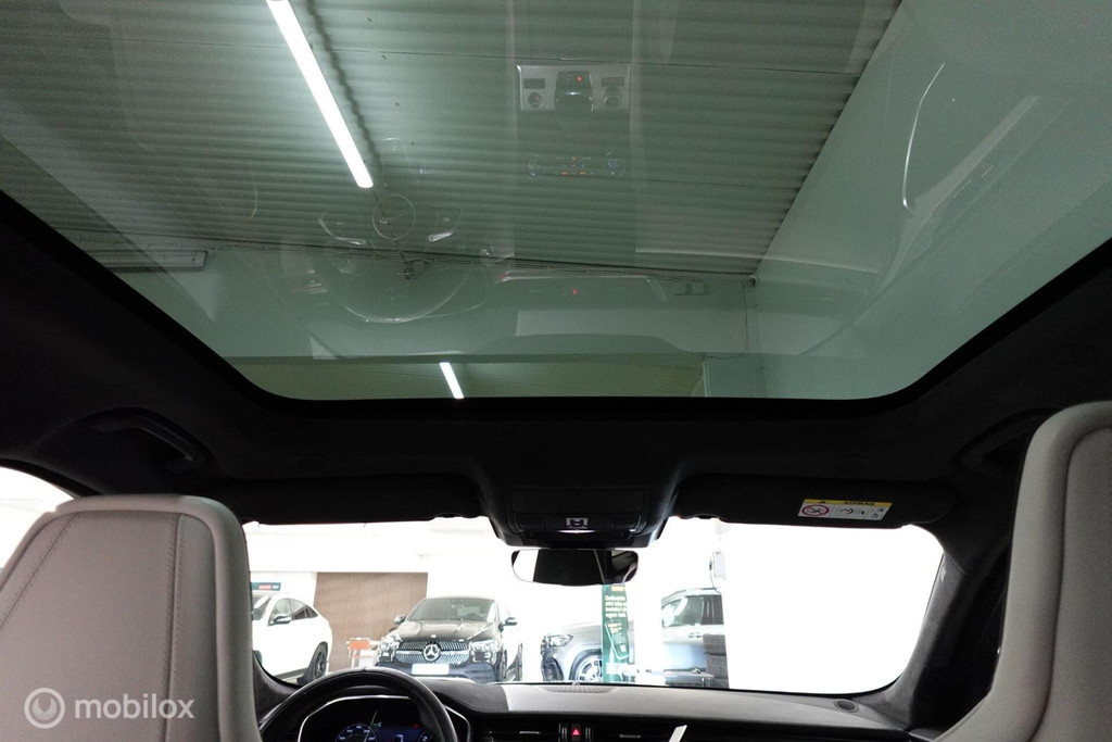 Jaguar F-PACE 5.0 P550 V8 SVR, Meridioan, Pano, HUD, 360 48459748-11.jpg | Wijtos Automotive