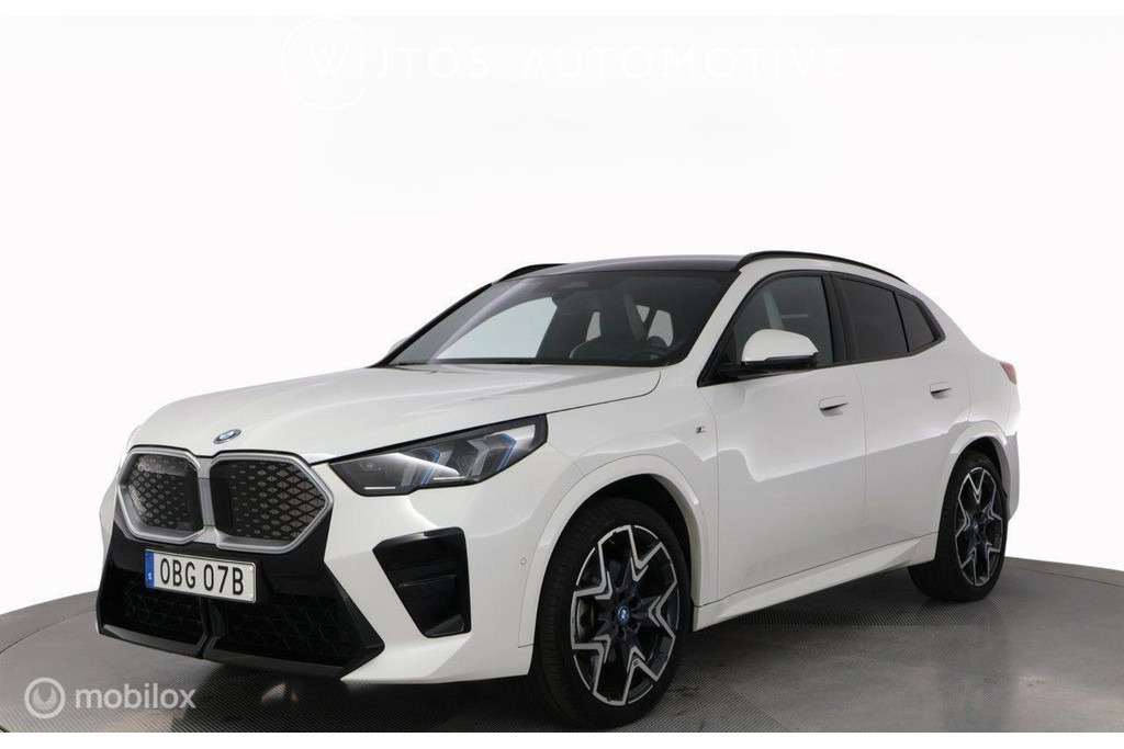 BMW iX2 xDrive30 67 kWh M-Sport, pano, HUD, trekhaak 56098671-0.jpg | Wijtos Automotive